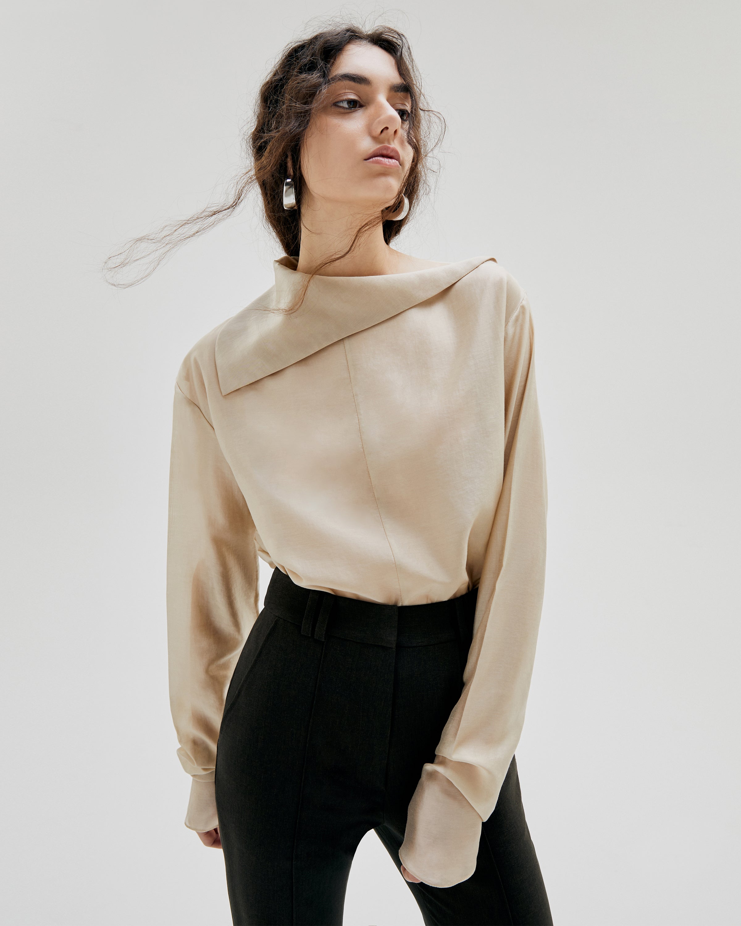 LONG SLEEVES ASYMMETRIC COLLAR TOP