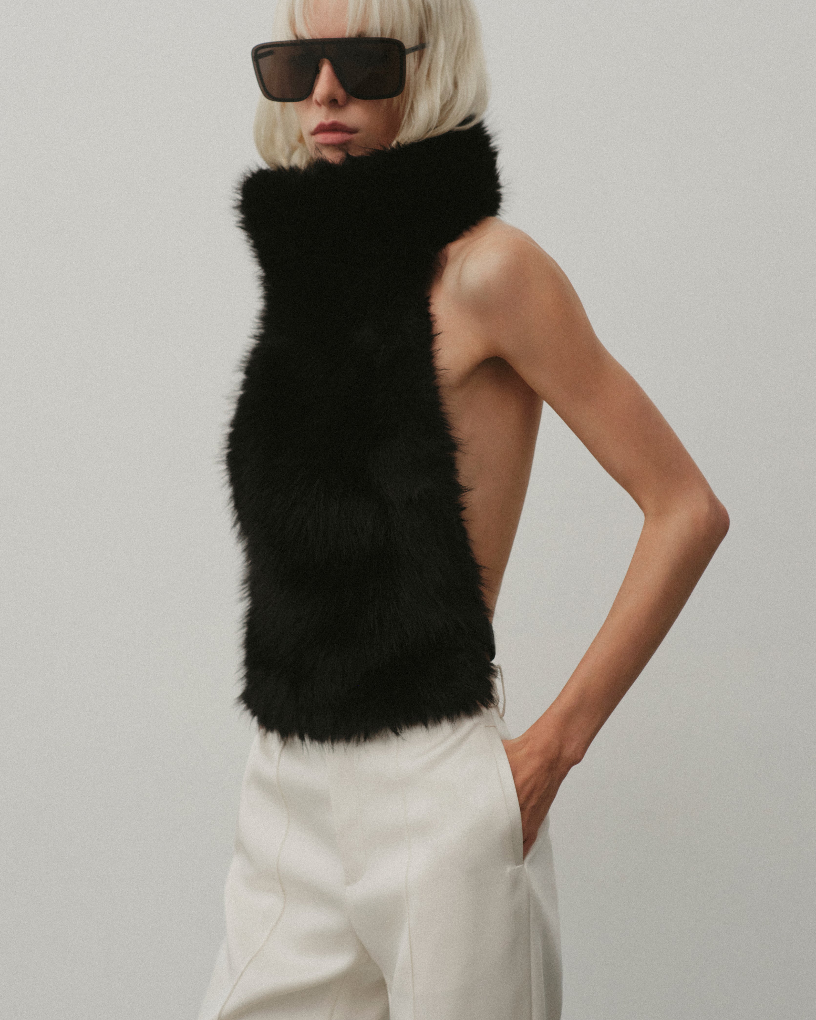 BACKLESS FUR TOP