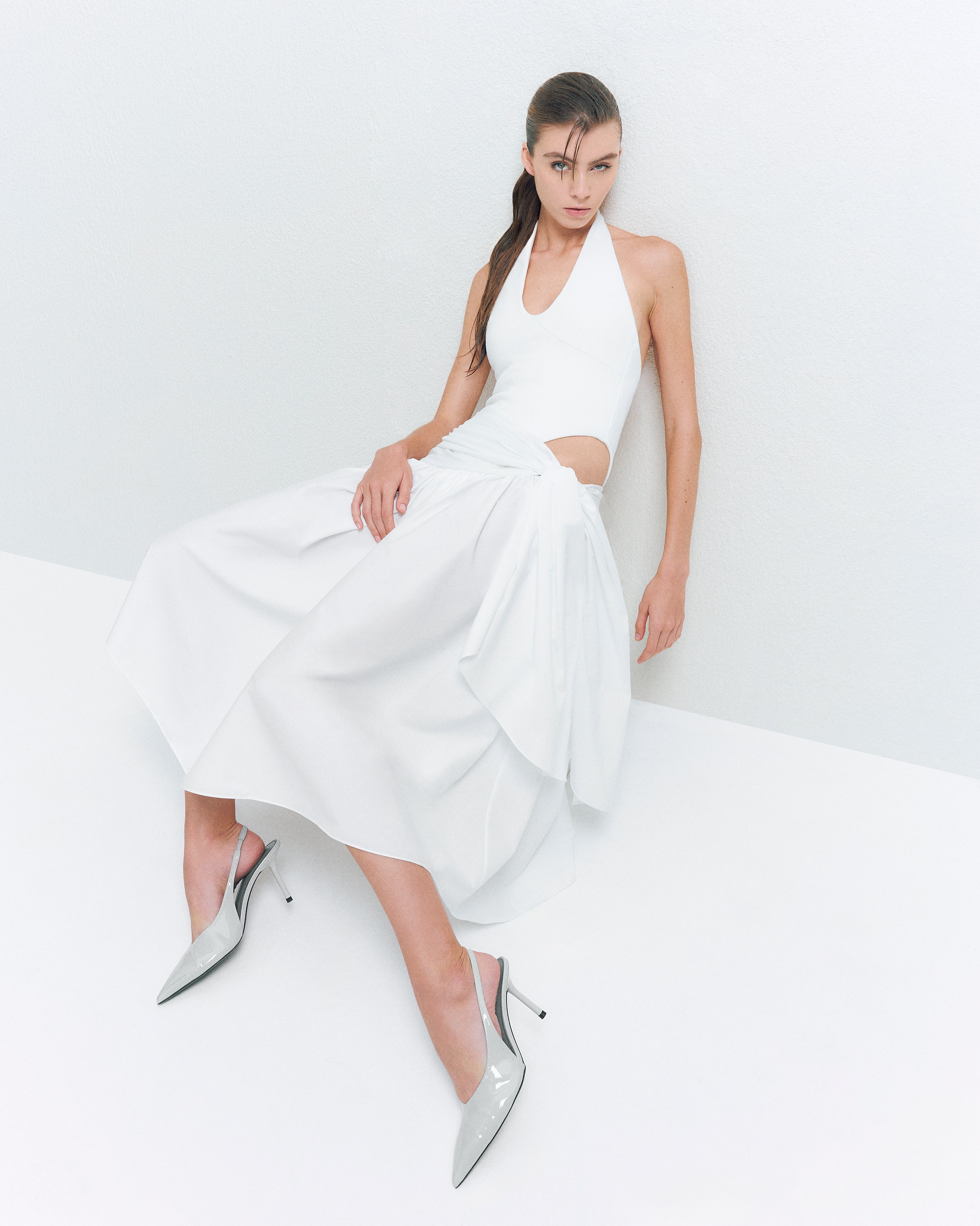 V-NECK PANELED BODYSUIT PAIRED WITH KNOT DETAIL MIDI SKIRT