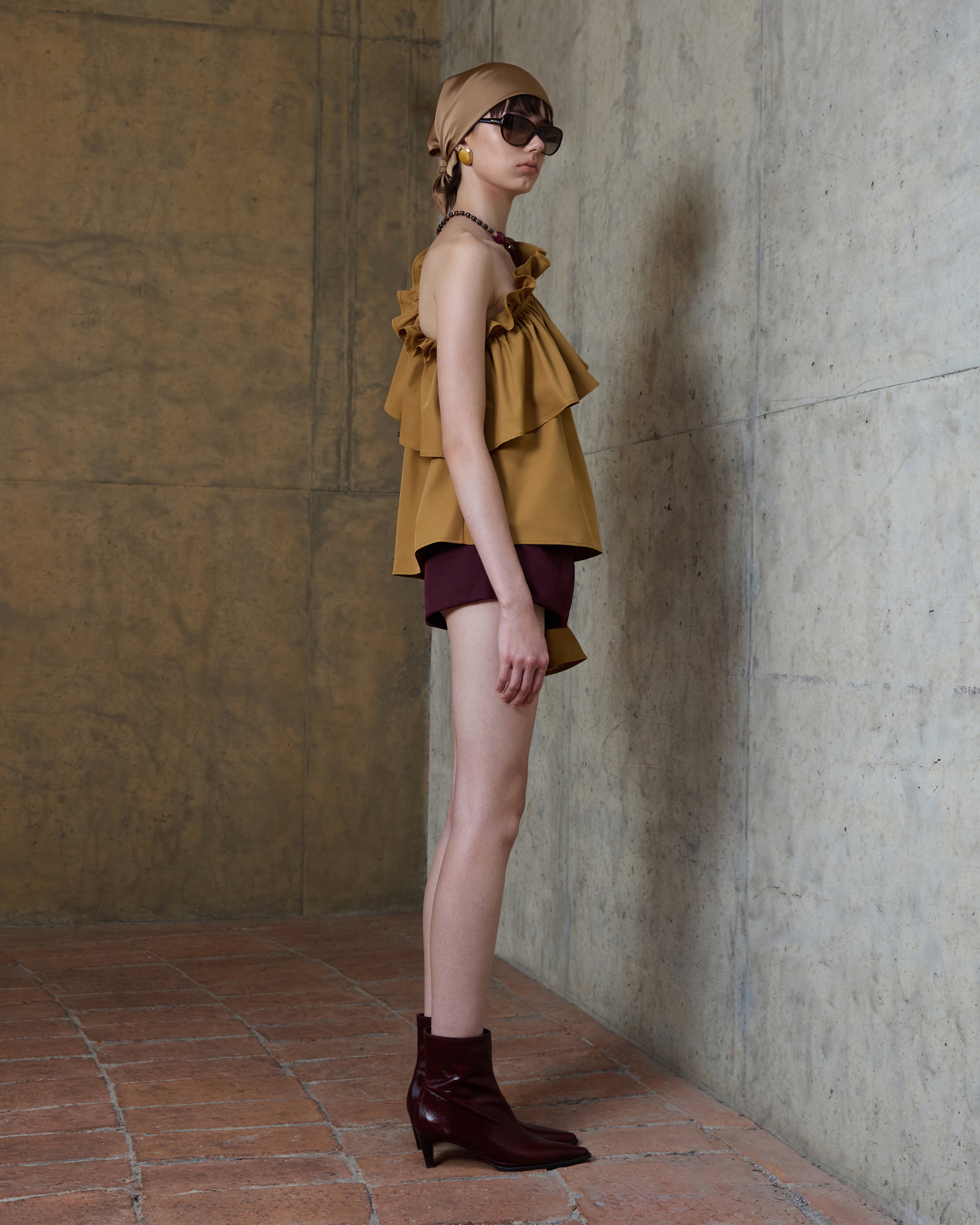 ONE-SHOULDER RUFFLED TOP