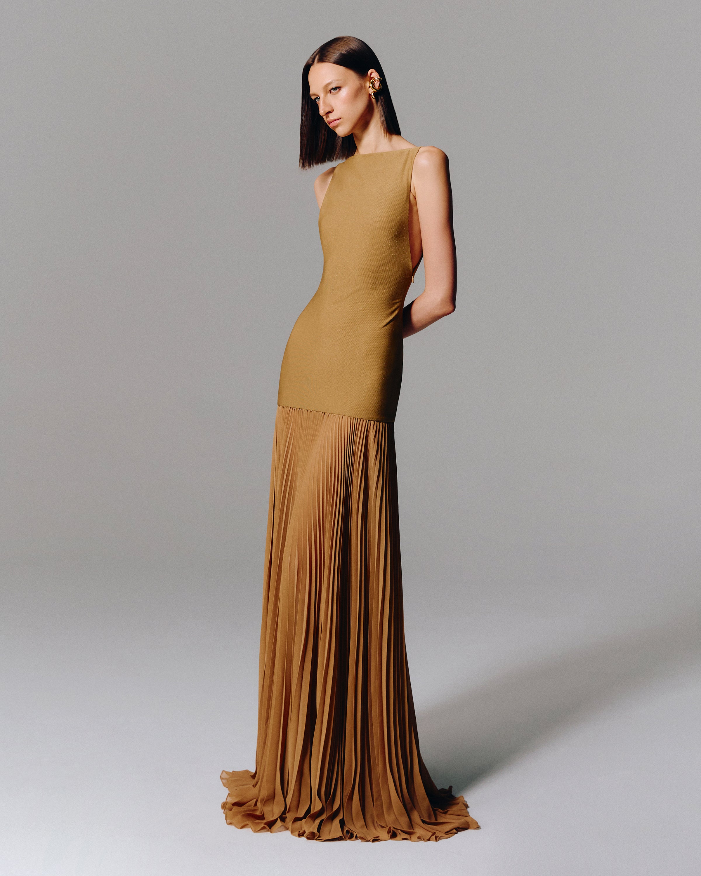 JERSEY SLEEVELESS PLEATED MAXI DRESS