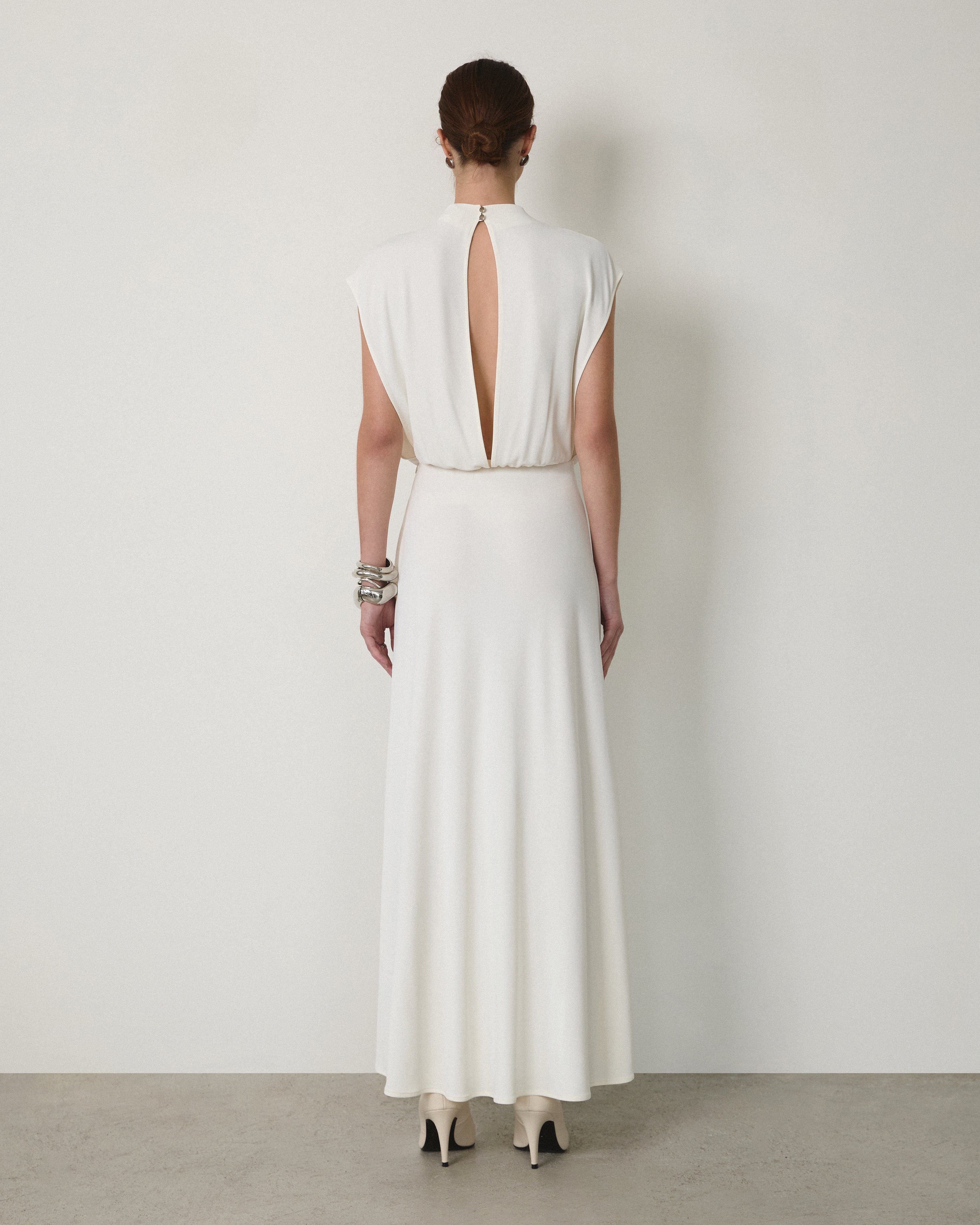 ROUND-NECK SLEEVELESS DRESS